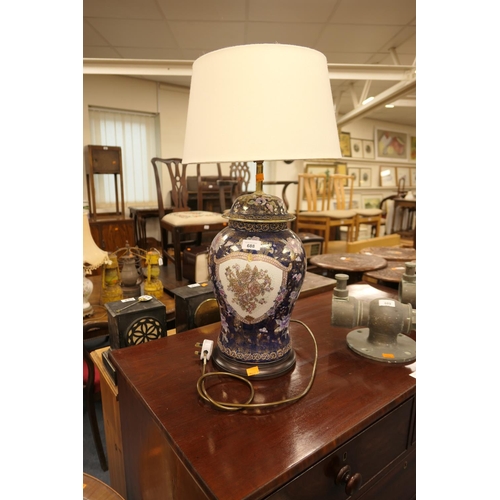 688 - Oriental porcelain table lamp