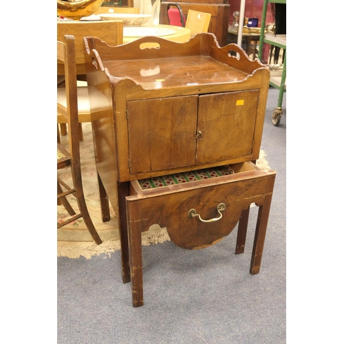 691 - George III mahogany night table with tray top