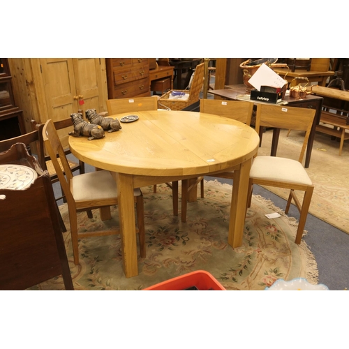 697 - Modern light oak circular extending dining table with four dining chairs, thought to be John Lewis, ... 