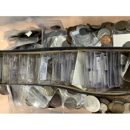 449 - Large quantity of mixed foreign coinage including Canada, Turkey and other Middle Eastern, Russian, ... 