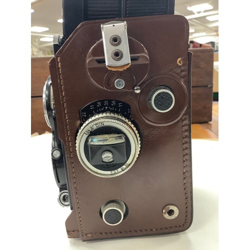 270 - Rolleiflex twin lens reflex camera with a small number of lenses and accessories