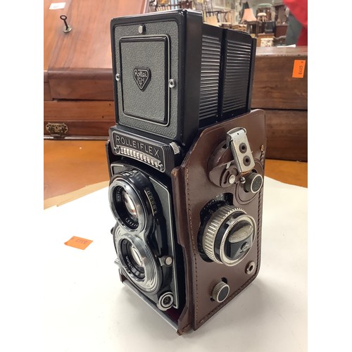 270 - Rolleiflex twin lens reflex camera with a small number of lenses and accessories