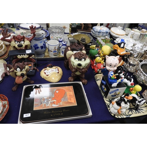 127 - Warner Bros. collectables including Tasmanian Devil telephone, Bugs Bunny placemats, Daffy Duck cook... 