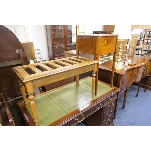 475 - Edwardian oak and beech luggage stand and a mahogany sewing box (2)