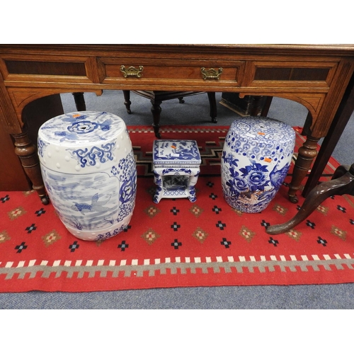 672 - Two blue and white porcelain barrel form garden seats and a Chinese style blue and white stand (3)