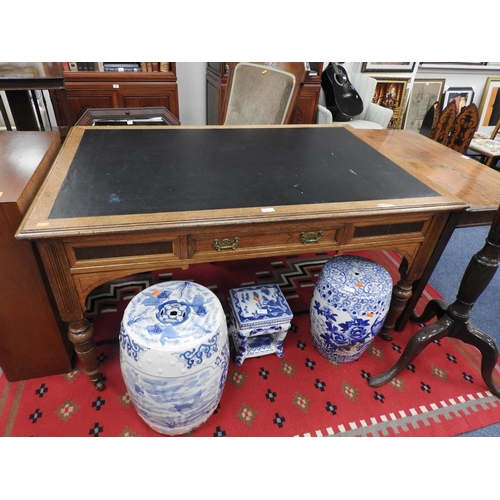 673 - Victorian oak library table, 137cm x 91cm