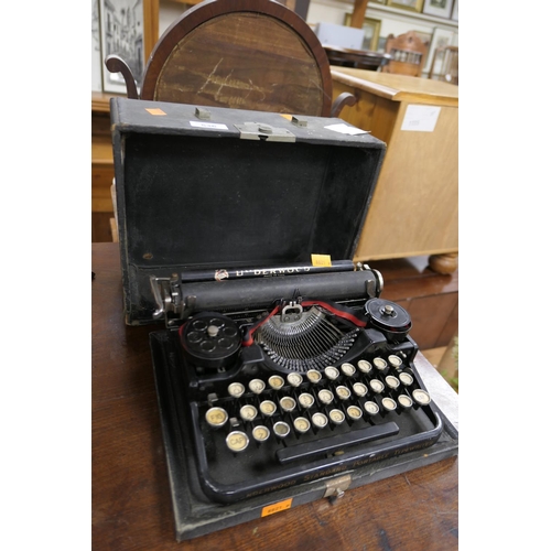 536 - Underwood Standard portable typewriter