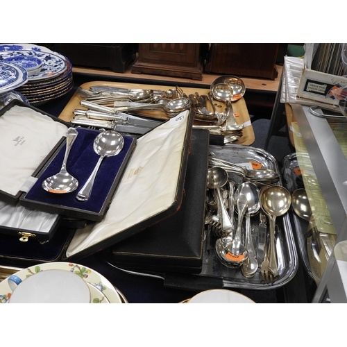 130 - Mixed silver plated flatware including serving ladles, cased serving spoons and further cased knives... 