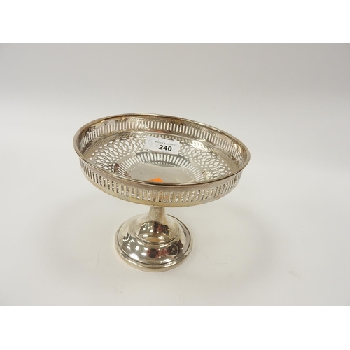 240 - Silver pedestal pierced bonbon dish, Sheffield 1915, 150g