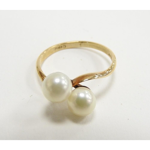 318 - 9ct gold and cultured pearl dress ring, ring size 'P', weight 2.1g