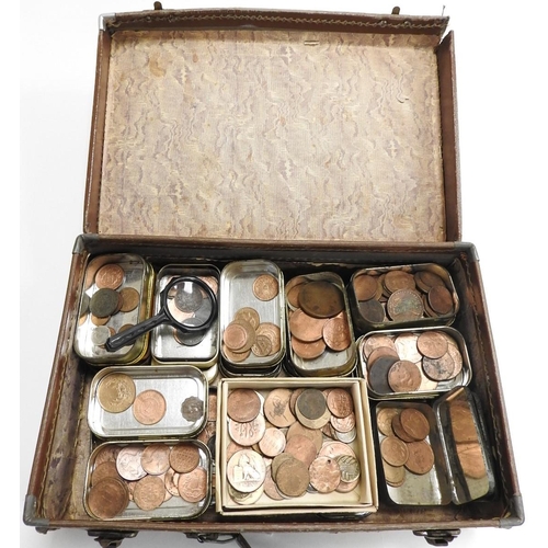 343 - Quantity of mixed world coins and tokens, mostly copper and bronze