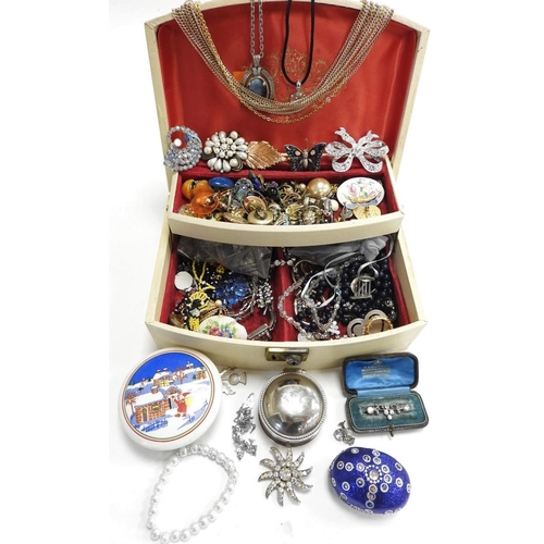 358 - Cream coloured jewellery box containing assorted costume jewellery, some decorative paste brooches e... 