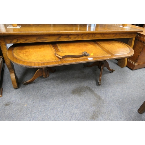 673 - Mahogany and leather topped twin pedestal coffee table (af)