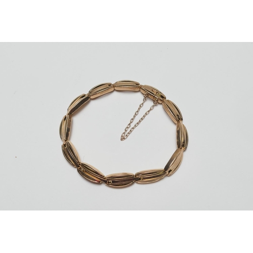 417 - 15ct gold bracelet, with oval shaped multi-bar links, with safety chain, marked '15', length 20cm, w... 