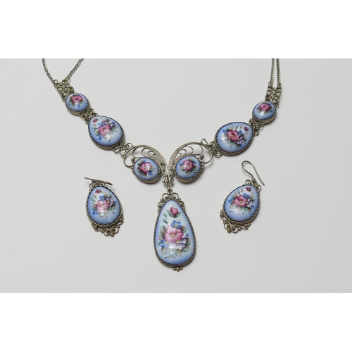 493 - Attractive Italian enamelled filigree parure comprising pendant necklace and pair of matching pendan... 