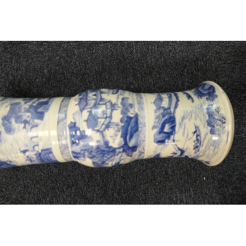 86 - Chinese blue and white Gu beaker vase, Kangxi (1662-1722), decorated in three sections with continuo... 