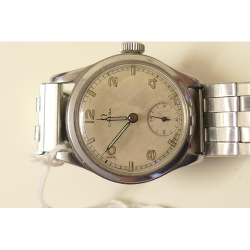 423 - Omega stainless steel gent's vintage wristwatch, 25mm dial with luminous Arabic and baton numerals, ... 