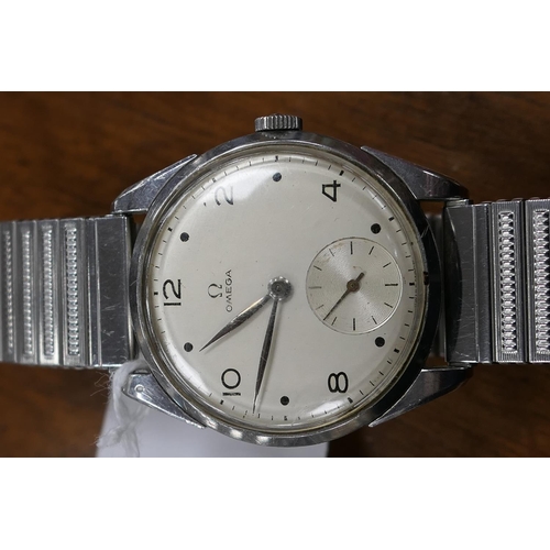 433 - Omega stainless steel gent's vintage wristwatch, 29mm silvered dial with Arabic and dot numerals, su... 