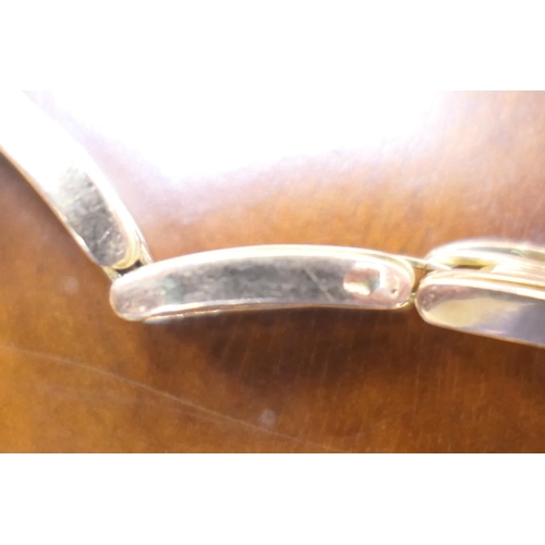 417 - 15ct gold bracelet, with oval shaped multi-bar links, with safety chain, marked '15', length 20cm, w... 