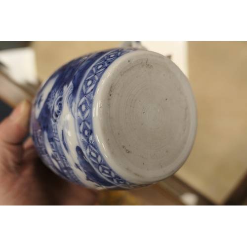 72 - Chinese blue and white barrel form tankard, late 18th or early 19th Century, decorated with a contin... 