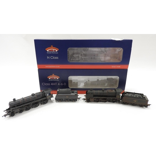 121 - Bachmann Branch Line, 00 gauge, Standard Class, 75027, loco and tender, BR black (boxed); also a Bac... 