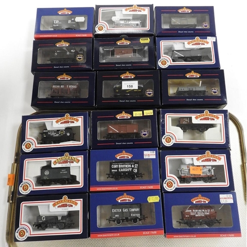 158 - Bachmann Branch Line 00 gauge, rolling stock, comprising 18 boxed wagons
NB: Lots 114-175 are from a... 