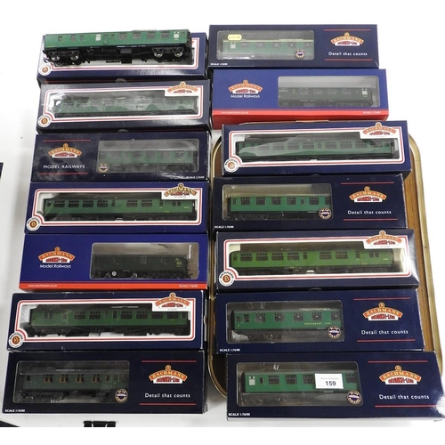 159 - Bachmann Branch Line 00 gauge, passenger coaches, comprising 14 all finished in BR/Southern green li... 