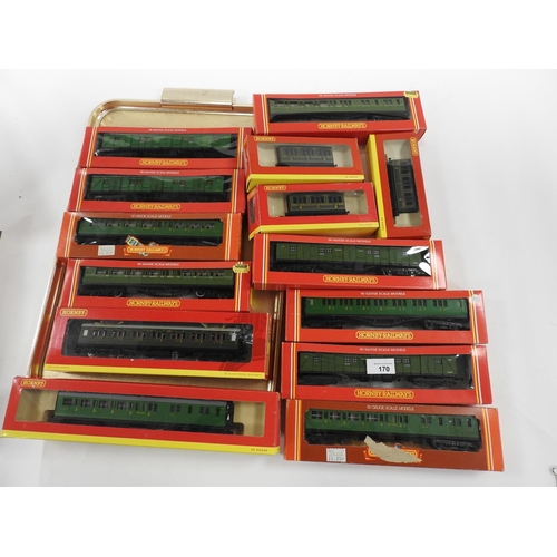 170 - Hornby 00 gauge, passenger coaches and luggage vans in Southern Railway green livery (all boxed) (14... 