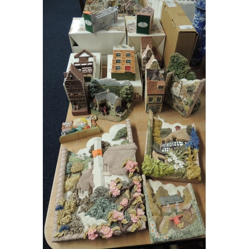 100 - Boxed and unboxed Lilliput Lane Dutch houses and flat back figures (17)