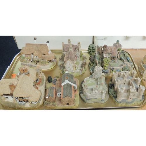 89 - Mixed large Lilliput Lane cottages and castles including a limited edition Scotney Castle garden (8)