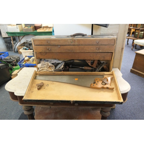 462 - Carpenter's tool chest, with tools