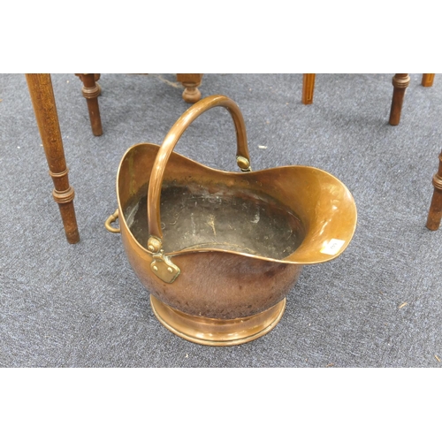 642 - Good Victorian helmet shaped coal scuttle, height 27cm