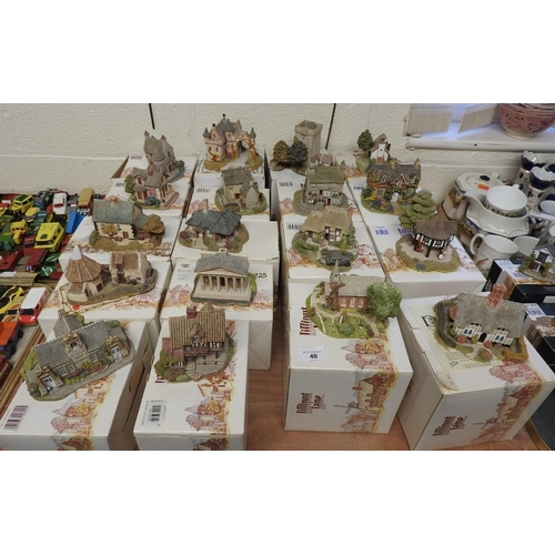 40 - Eighteen Lilliput Lane cottage and other figures including a Scottish collection 'Glenlockie Lodge' ... 