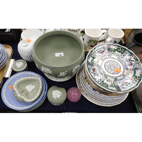 100 - Mix of ceramics including green Wedgwood pedestal mounted bowl, further Wedgwood wares, Spode Fortnu... 