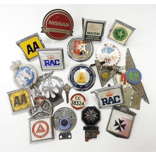 181 - Mixed vintage motoring club badges including ‘AA’ and ‘RAC’ (1 box)