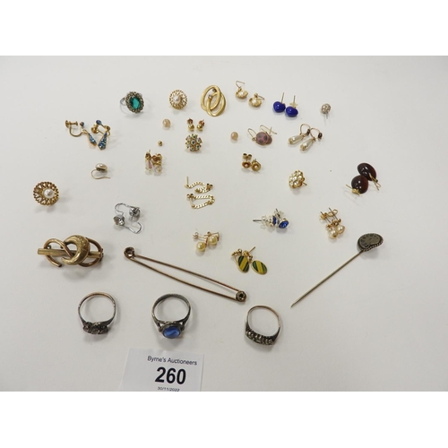 260 - Assortment of decorative costume jewellery