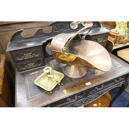 507 - Copper coal scuttle and a brass chamber stick (2)