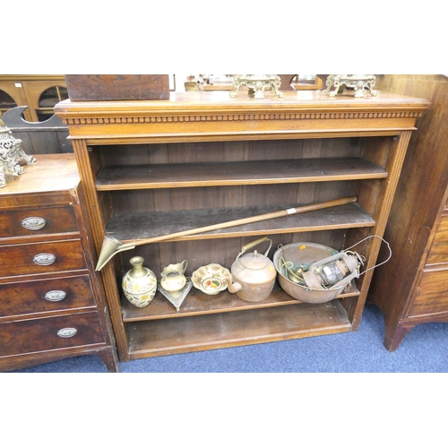 546 - Victorian walnut open bookcase with adjustable shelves, width 123cm, height 113cm