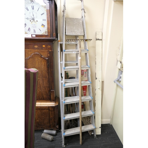 575 - Aluminium extending ladders, aluminium stepladders, small number of wooden handled gardening tools