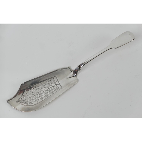 156 - William IV silver fish slice, London 1836, fiddle pattern with pierced blade, 30.5cm, weight approx.... 