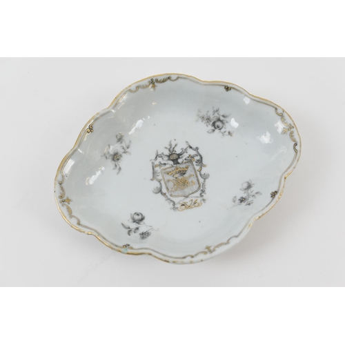 77 - Chinese armorial spoon tray, Qianlong (1736-95), of lozenge form decorated en-grisaille with a gilde... 