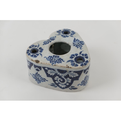 90 - Delft blue and white heart shaped inkwell, 18th Century, 10.5cm