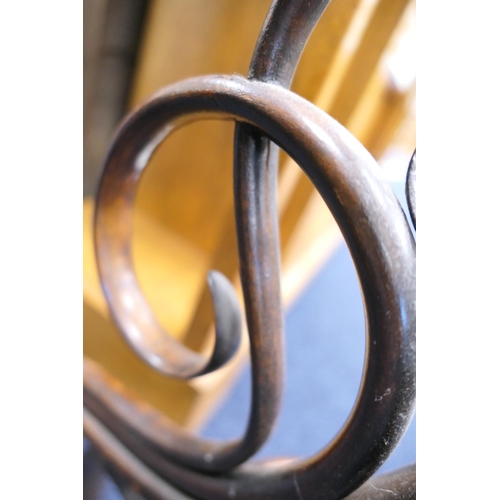 625 - Austrian bentwood jardiniere stand, attributed to Thonet, the dished top over three bentwood bracket... 