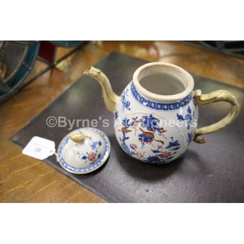 28 - Chinese blue and white teapot and cover, early 19th Century (with damages), height 16.5cm; also a Ch... 