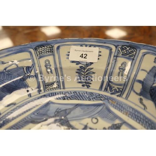 42 - Chinese kraak blue and white porcelain dish, Transitional, circa 1630-50, the centre decorated with ... 