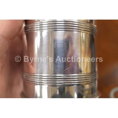 153 - George V silver tea caddy, Birmingham 1923, cylinder form decorated with two reeded bands, height 10... 