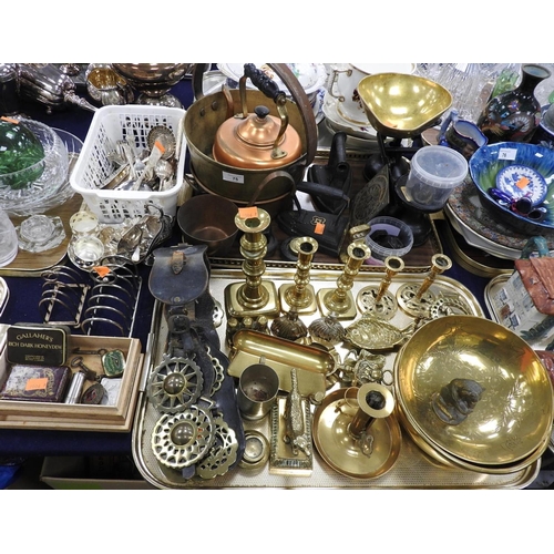 75 - Mixed Victorian and later metalwares including brass jam pan, candlesticks, horse brasses, kitchen s... 