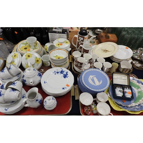 86 - German blue and white porcelain part dinner and tea service, also a retro Royal Doulton Summer Days ... 