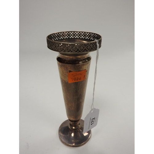 172 - George V silver stem vase, Sheffield 1926 (loaded), height 18.5cm