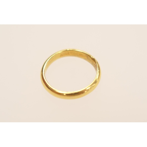 202 - 22ct gold wedding ring, weight 3.6g